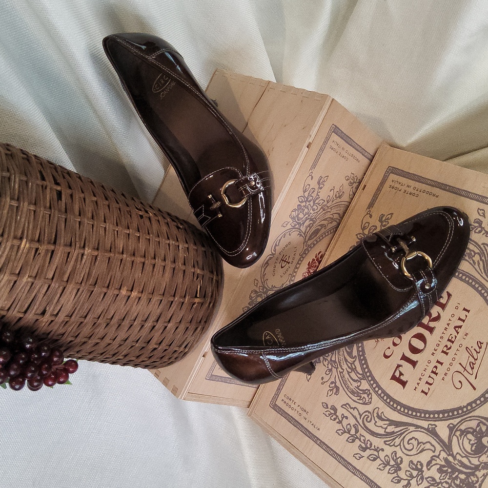 Circa Joan & David brown patent leather heels shoes pumps 8M